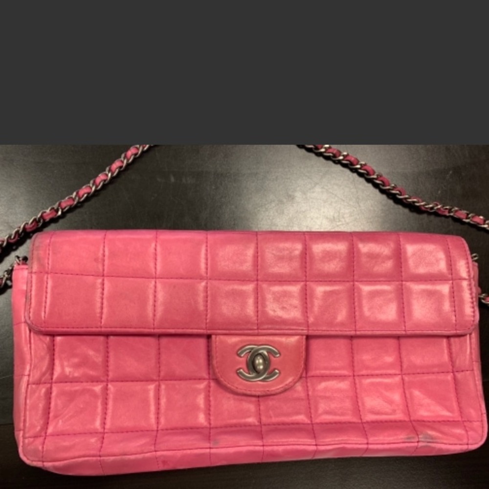 Authentic Vintage lamb skin Barbie Pink Chanel 👛
